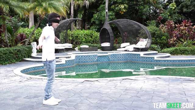 Пришла в восторг от пениса сводного братика