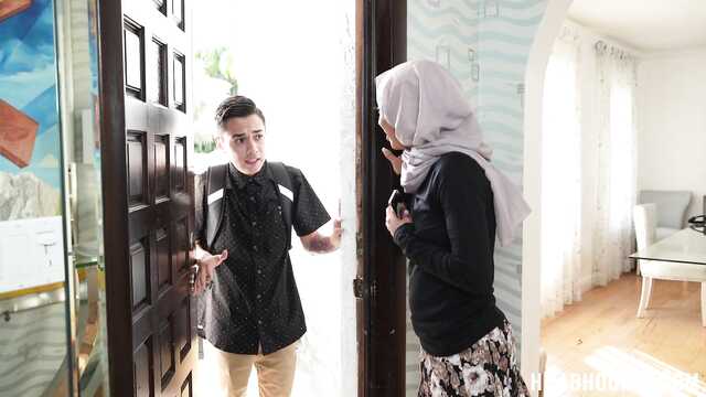 За Айфон строгая арабка готова потрахаться