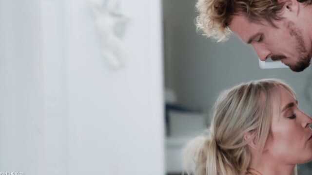 Медсестричка получила оргазм от ебли с пациентом