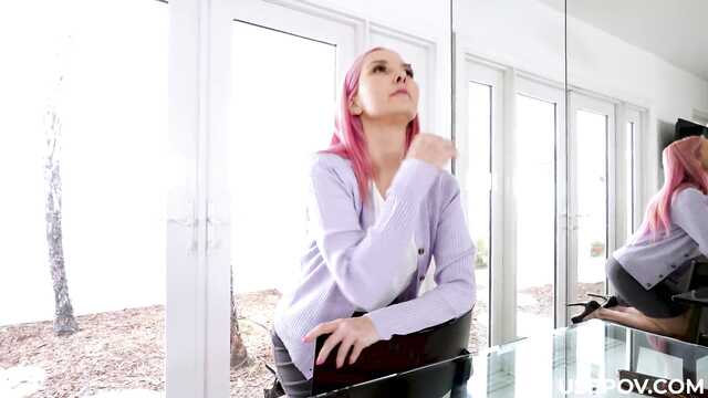 Класная домохозяйка чпокается в заросший пирожок