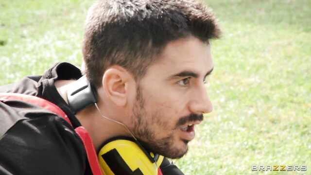 Косильщик травы чпокает двух потрясных латинок