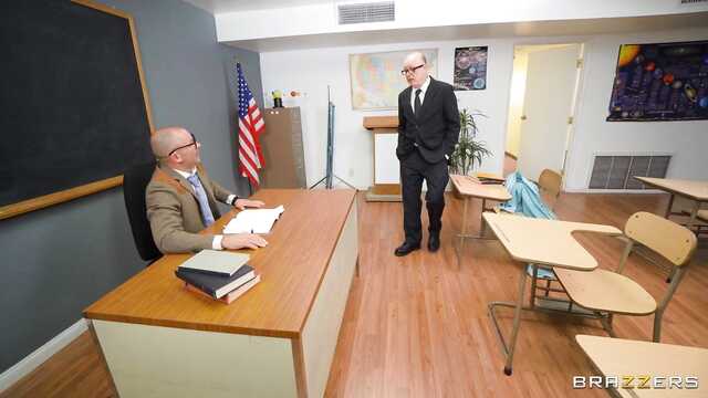 Препод поощрил еблей грудастую отличницу