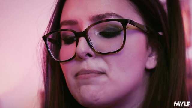 Мамаша и дочка резво обслужили один хуй