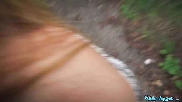 Рыжая незнакомцу даже в жопу готова отдаваться