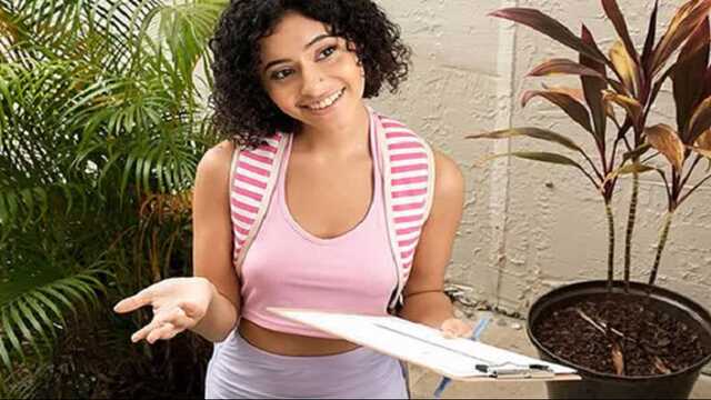 Оральные ласки и трах киски кудрявой брюнетки