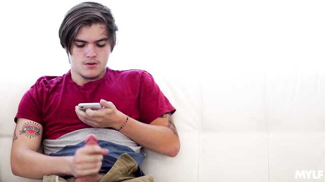 Удалось развести на секс сводную сестру и мачеху