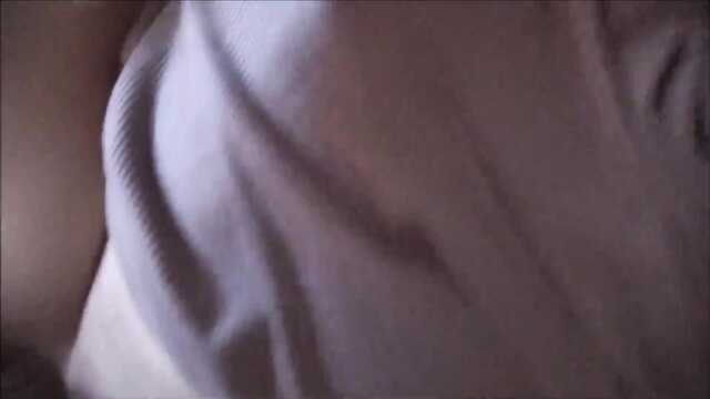 Зрелая мамка пробралась в постели и отдалась пасынку