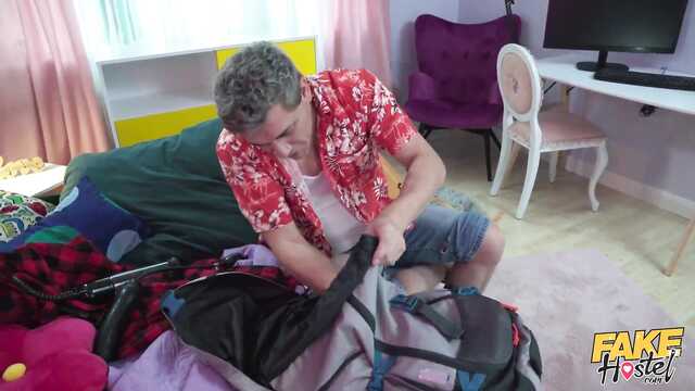 У телки нашлисоь в сумке самотыки, значит она хочет ебаться