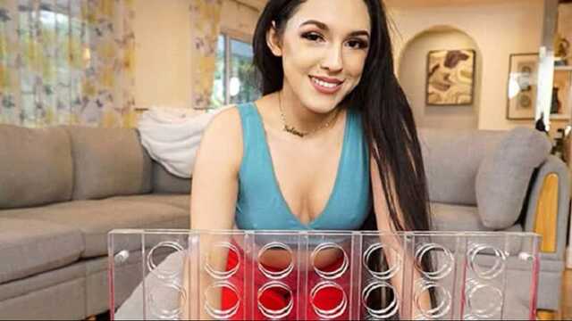 Прикольная дурнушка обслуживает большой хуй ртом и кунькой