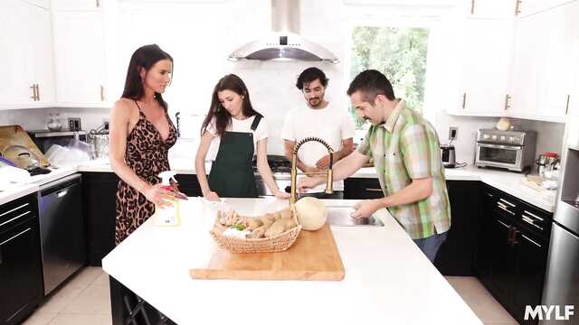 Семейный обмен и лихая групповушка