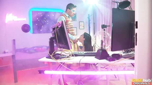 Кукла перевоплотилась в реальную девушку и присела на член