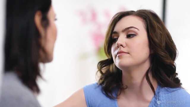 Только мамаша может научить лизанию кисок