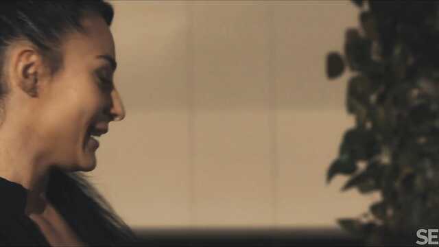 Ужин после работы заканчивается активным сексом