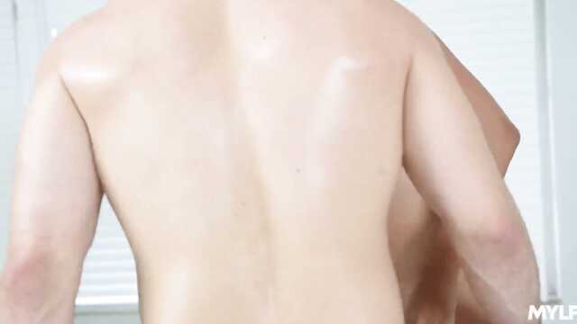 Не очень опытная падчерица? Всему научим