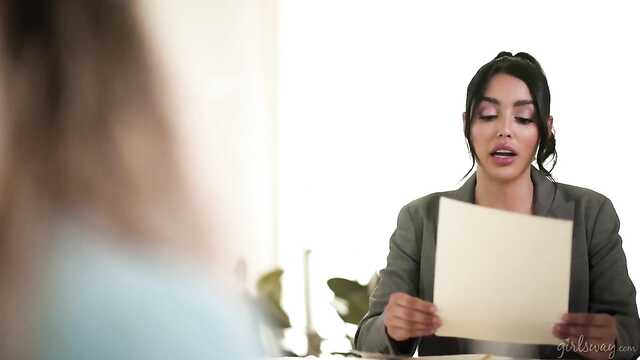 Белокурая и темноволосая зачетно полируют пизденки