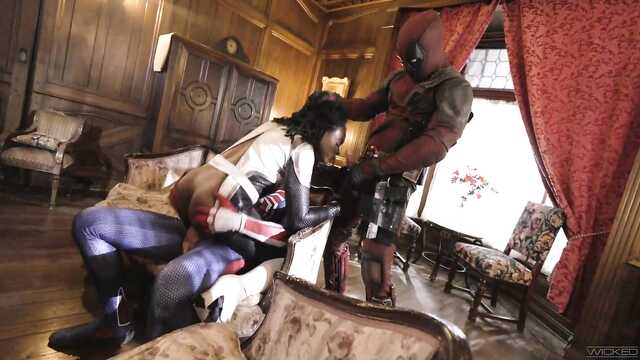 Суперчеловек и Спайдермен жарят черномазую женщину кошку