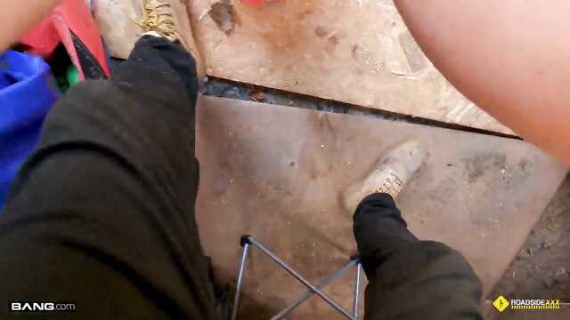 Грудастая блондинка кувыркается с автомехаником