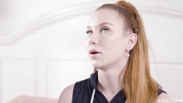 Сучка наблюдает как бойфренд ебет ее сестричку