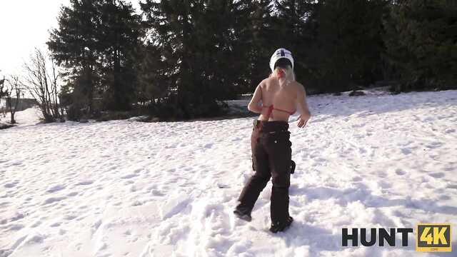 Приехала на горнолыжный курорт и поебалась в ресторане