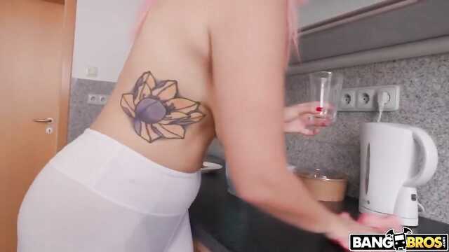 Черномазый жарит белую крашеную телку