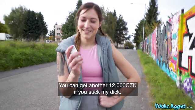 Толстый член натянул глотку и сладкую киску новой знакомой