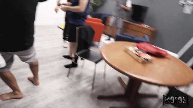 В общаге можно особо не прятаться для ебли