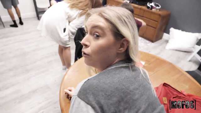 В общаге можно особо не прятаться для ебли