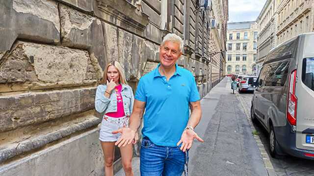 Молодка облизала сраку мужику и потрахалась