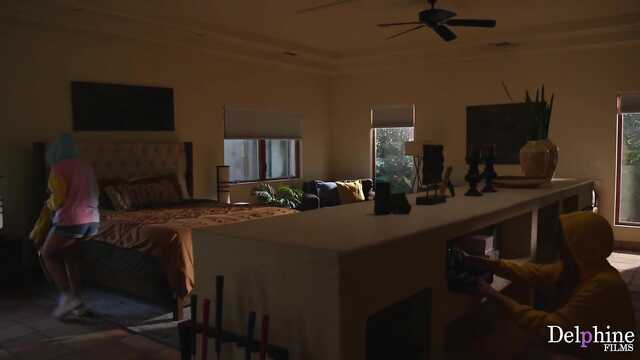 Воровки используют типа для пылкой ебли втроем