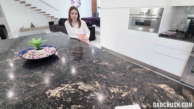 Мачеха и отчим обучают тёлочку сексу в формате ЖМЖ