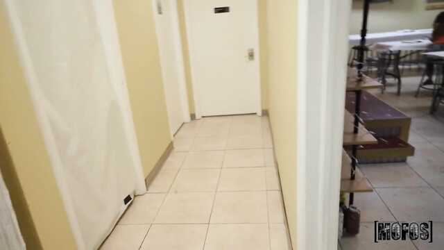 На публике в вечерней школе отодрал хорошенькую дрянь