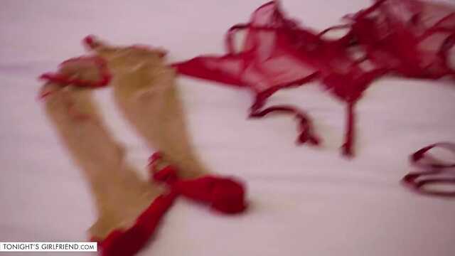 Шикарная сучка невероятно порадовала фут фетишиста