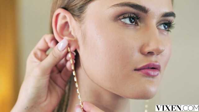 В дорогом отеле трахает невероятно классных эскортниц