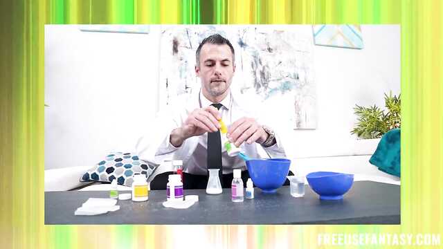 По очереди прользуется письками игривых подружаек