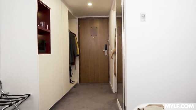 Замужня женщина охотно пошла трахаться