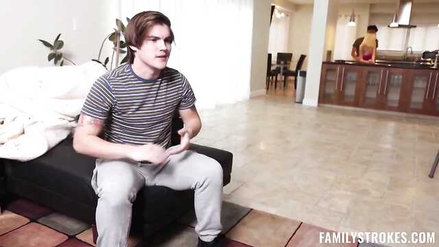 Позвал своего приятеля, чтобы удовлетворить сестру