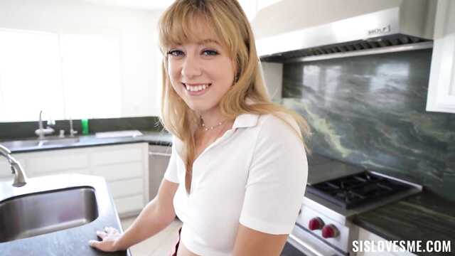 Разбудил сестру, ведь стояк не давал покоя