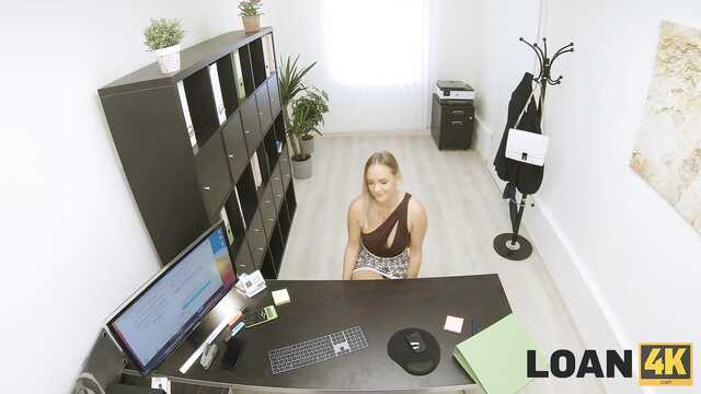 Чтобы устроиться на работу, нужно поработать своей пиздой