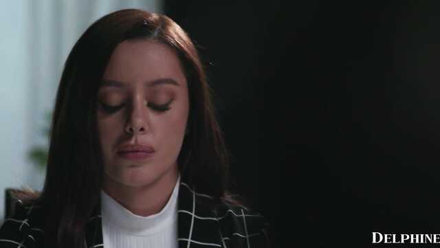 Красивый секс в полумраке с умелой минетчицей