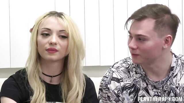 Семейный психолог практикует секс с супружескими парами