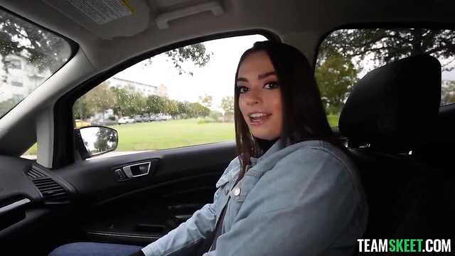 Села в машину в незнакомцу, ведь очень хотела секса