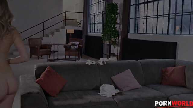 Пока не было парня телочка знатно разогрела письку перед сексом