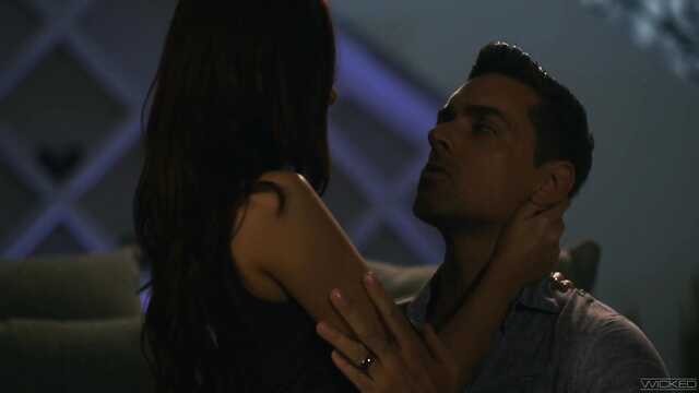 Не долго думая засадил в мохнатку блондиночке