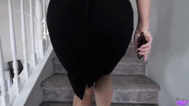 Аппетитная мачеха с силиконовыми титьками порется с пасынком