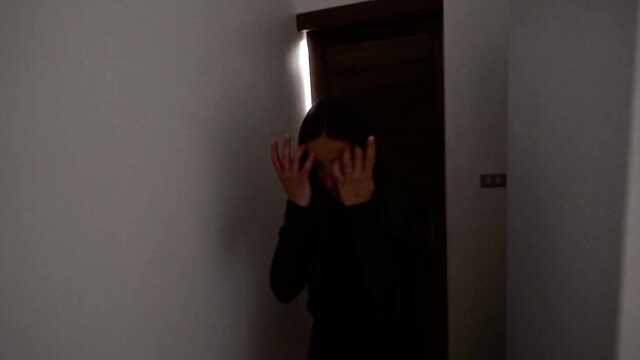 Что делать с воровкой? Выебать!