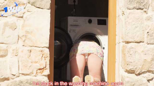 Отодрал в туалете деревенскую блядь