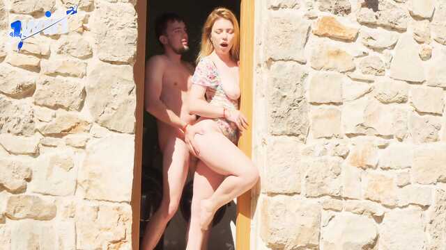 Отодрал в туалете деревенскую блядь