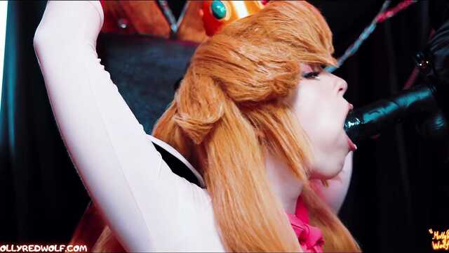 Баузер трахнул принцессу Пич своим черным хуем