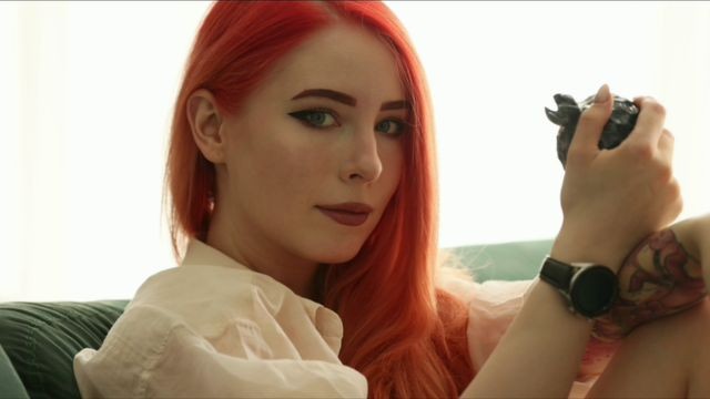 Получила за еблю новые часики