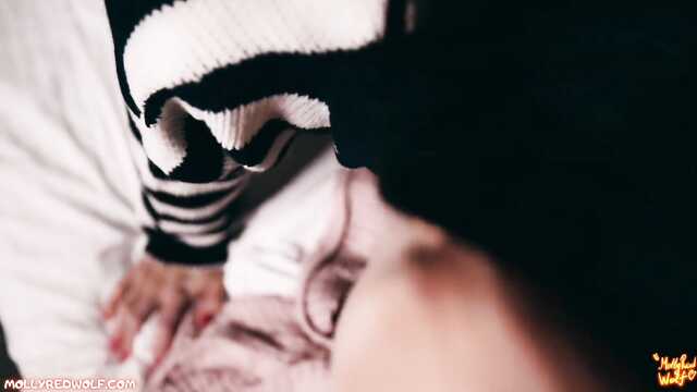 Студентка умело проходит тест со своей киской